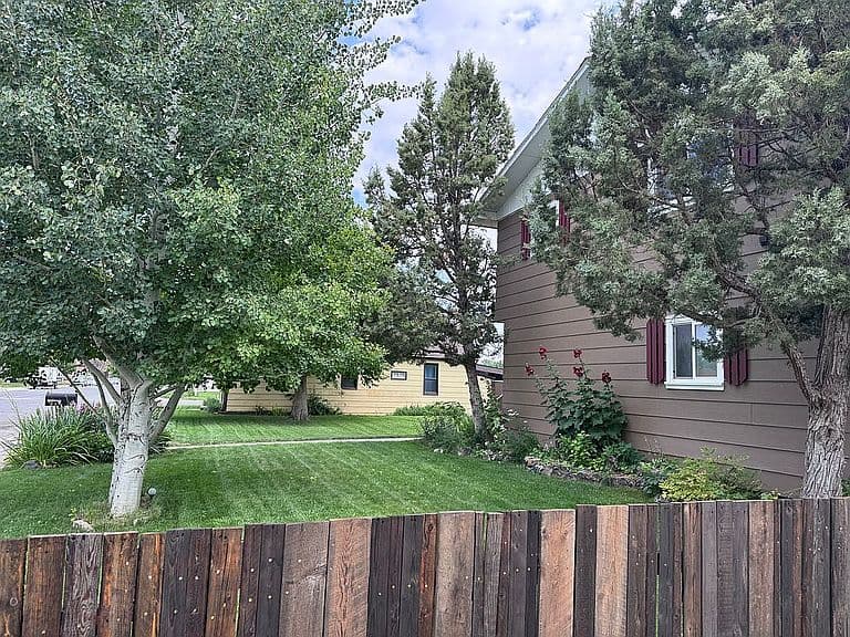 316 Park Ave photo 4
