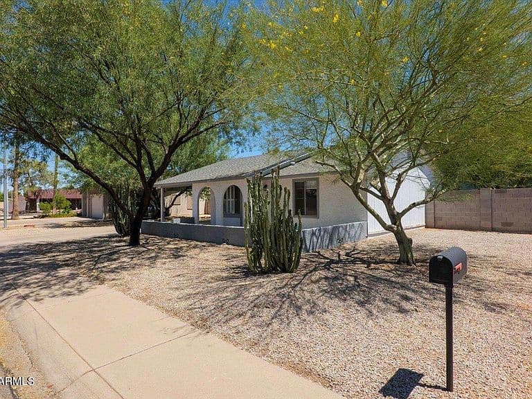 1609 W ESTRELLA Drive photo 4