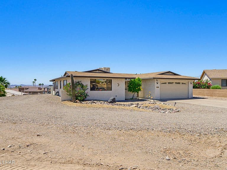 2490 Avocado Ln photo 3