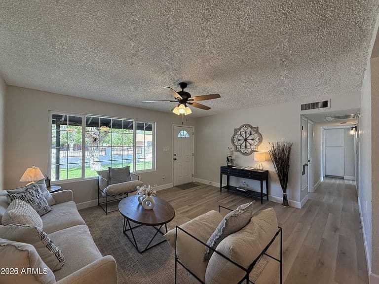 7415 W CHERYL Drive photo 2