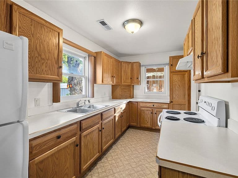 4147 Buchanan Ave photo 5