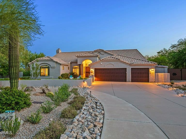 8667 E LARIAT Lane photo 3
