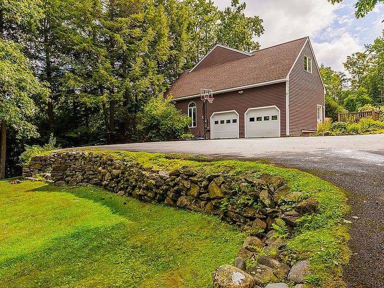 8 Wellington Cir photo 3