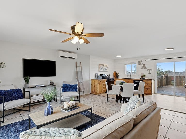 520 Swallow Dr photo 2