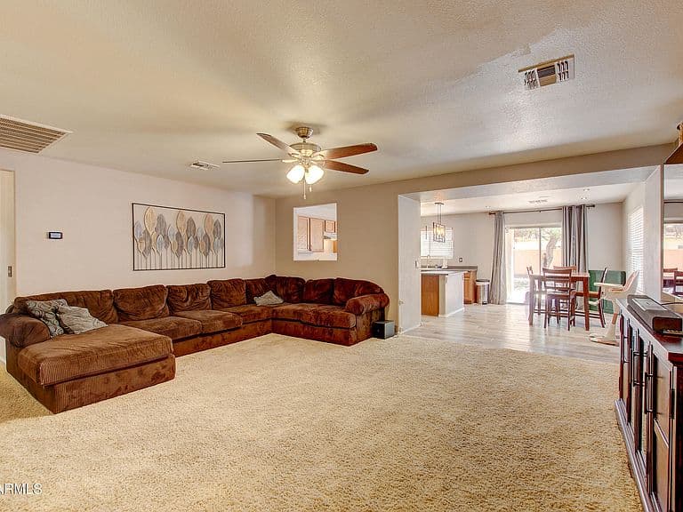 661 W VEKOL Court photo 5