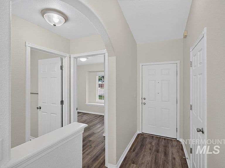 1521 W Kesler Dr photo 3
