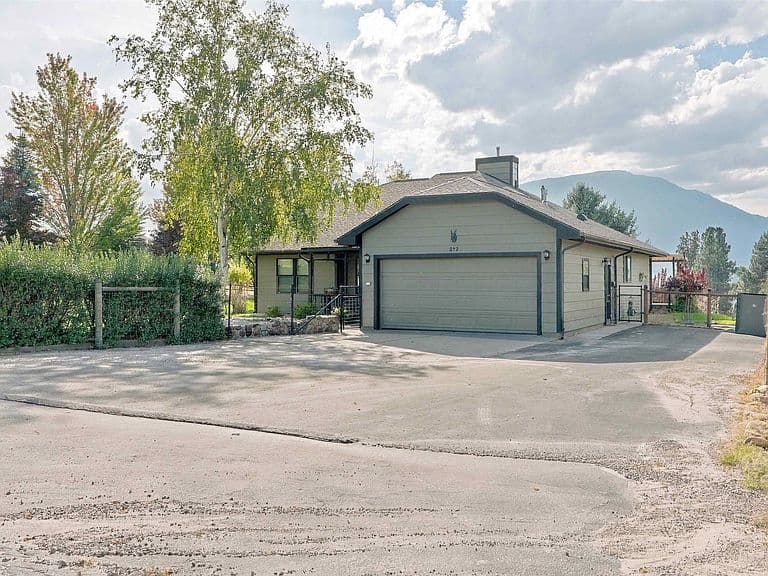 292 Cartwright Way photo 2