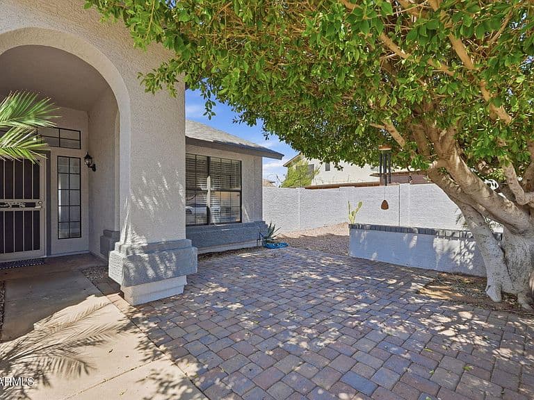 2336 N ROCA -- photo 4