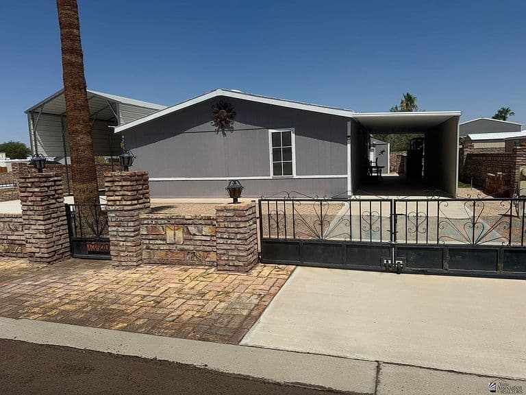 13420 E 50th Dr photo 2