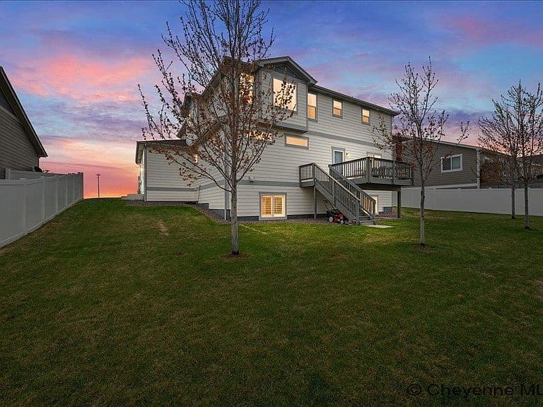 1054 Marie Ln photo 2