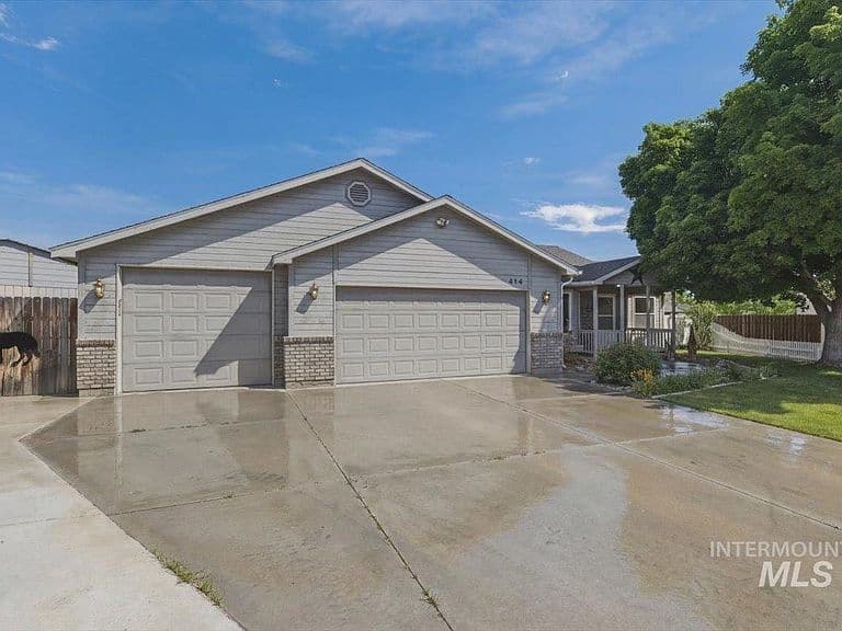 414 Meadowbrook Pl photo 2