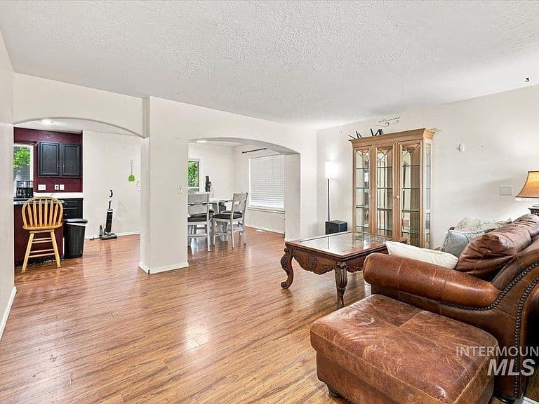 1327 W Balboa St photo 5