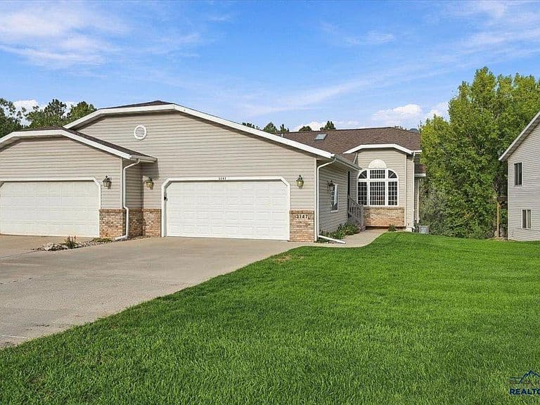 3747 Park Dr photo 2