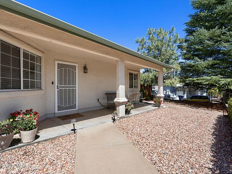 9160 E Swift Trail Dr photo 3