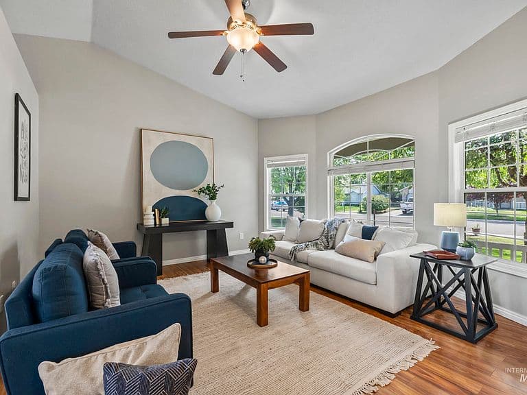 214 E Screech Owl Dr photo 3