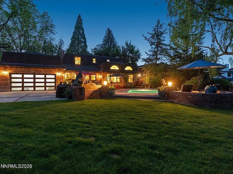 2570 Sharon Way photo 3