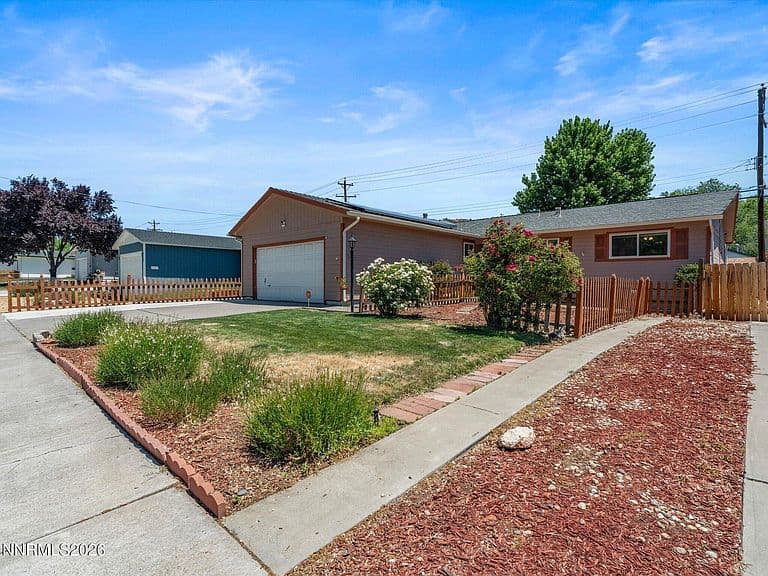 3510 Puccinelli Dr photo 2