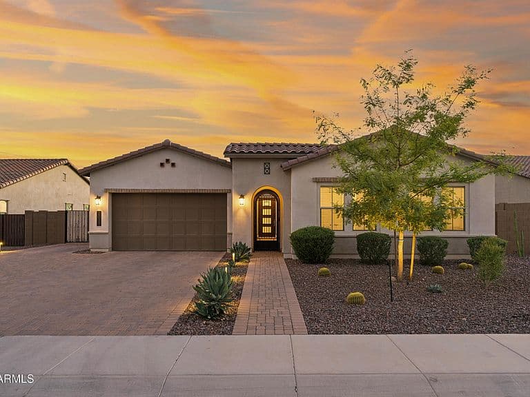 2015 E VILLA LINDA Drive photo 1