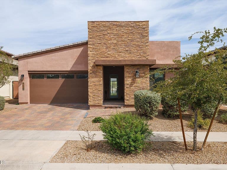 930 E PASEO Way photo 1