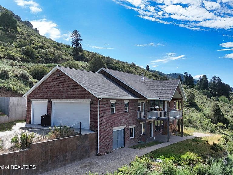 251 Palisades Park Rd photo 2