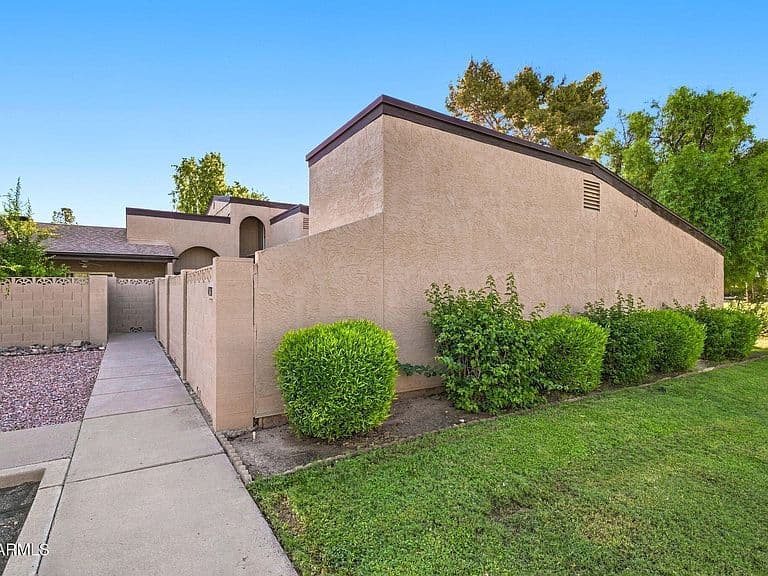 4729 W Continental Drive photo 3