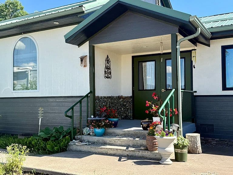 529 3rd Ave photo 3