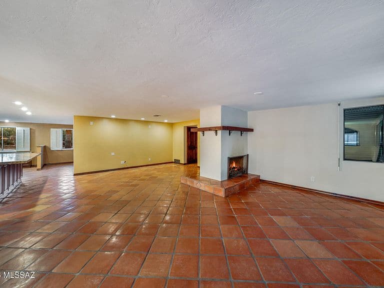 7221 E Sabino Vista Dr photo 4