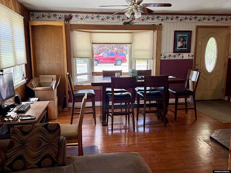 2211 S Richard St photo 4