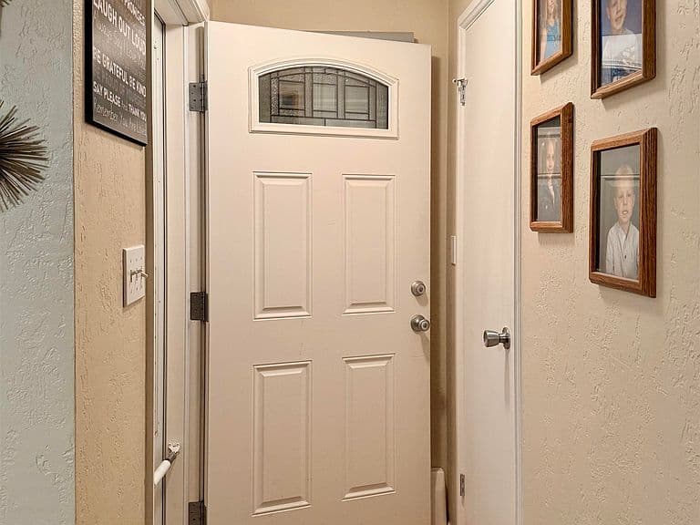810 Howell Ave photo 4