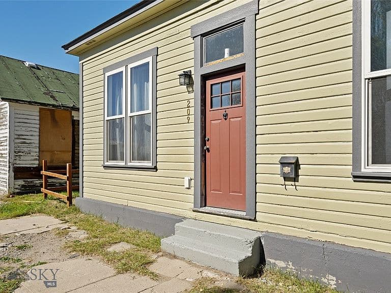 209 Curtis St photo 4