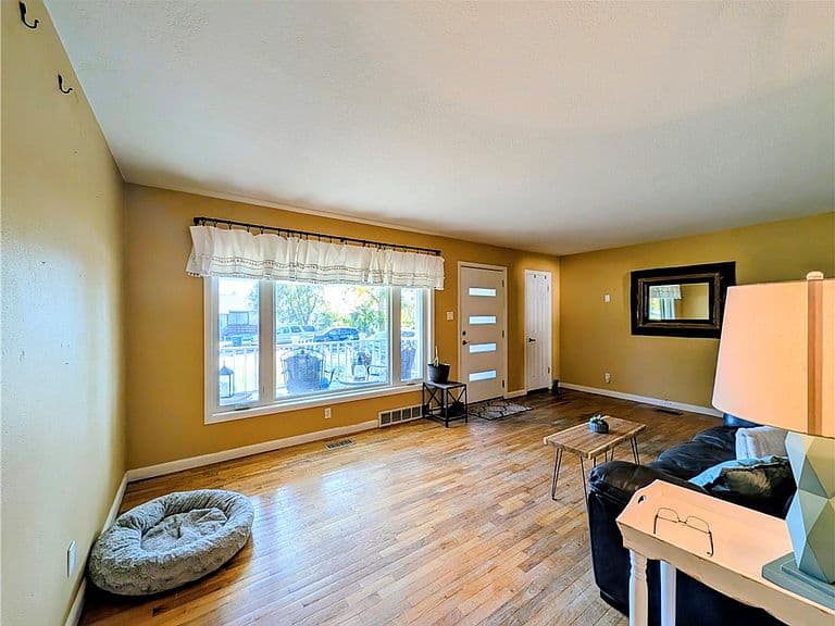 1535 Burlington Ave photo 3