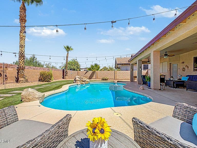 17090 W NORTHAMPTON Road photo 2