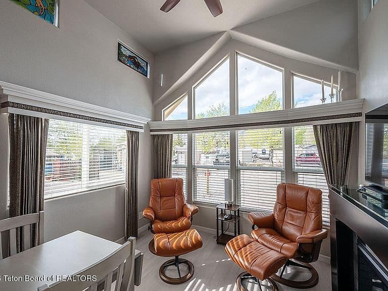 118 Oxbow Dr photo 4