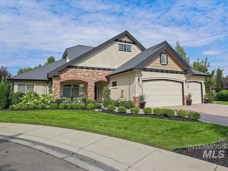 1354 W Overlake Ct photo 1