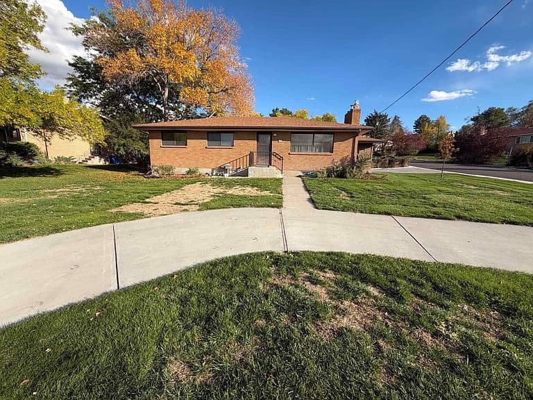 1659 Monte Vista Dr photo 1