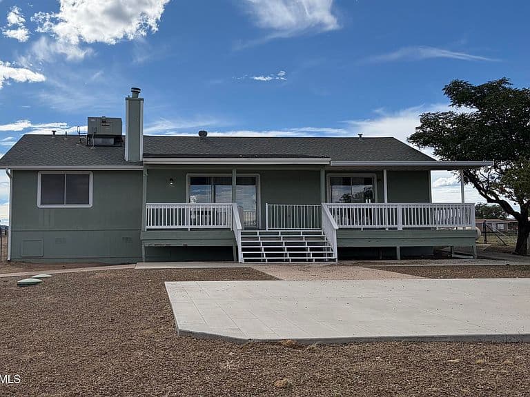 305 S REED Road photo 4