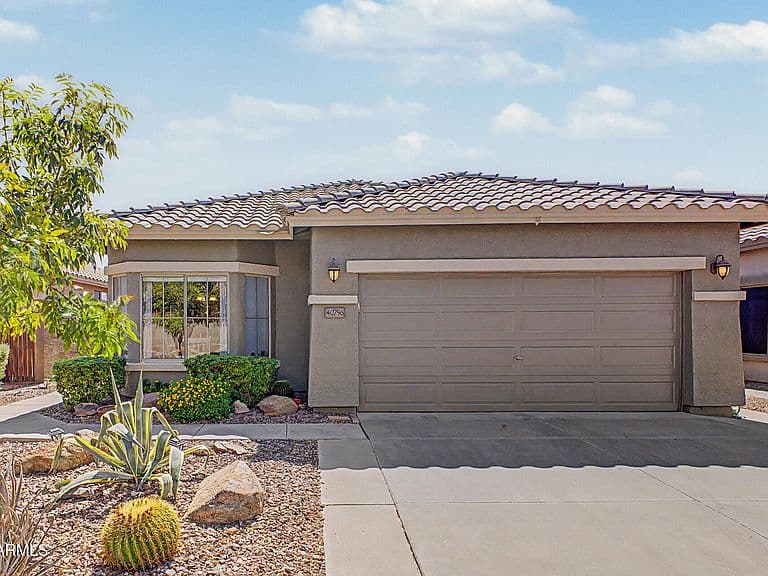 40756 N ROBINSON Drive photo 1
