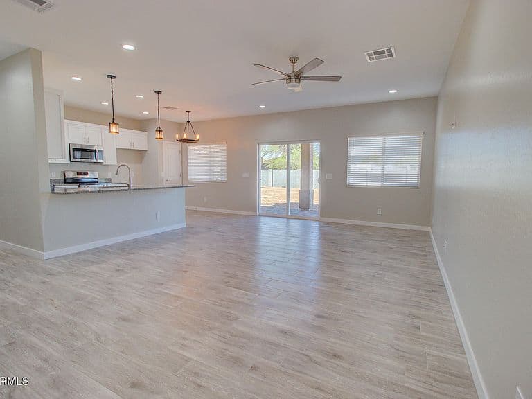 3705 N ESTRELLA Road photo 3