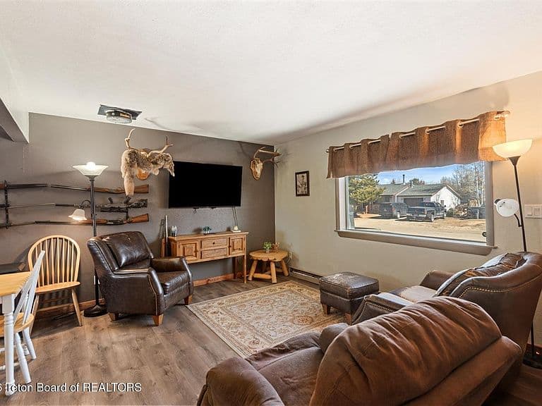 456 S Lincoln Ave photo 2