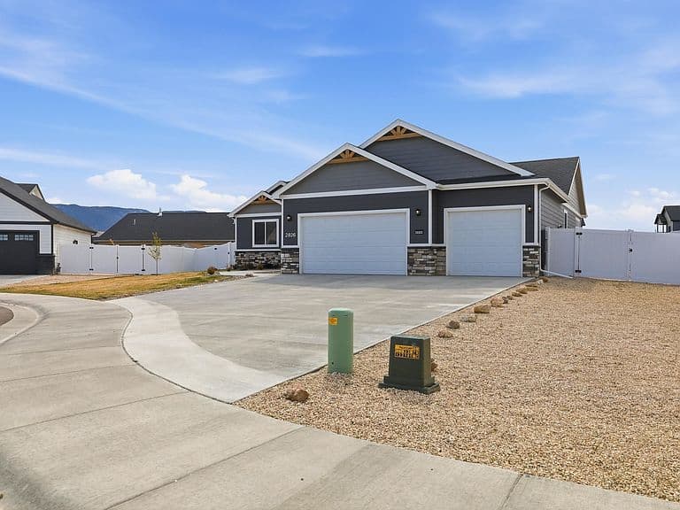 2826 Berkshire Way photo 2