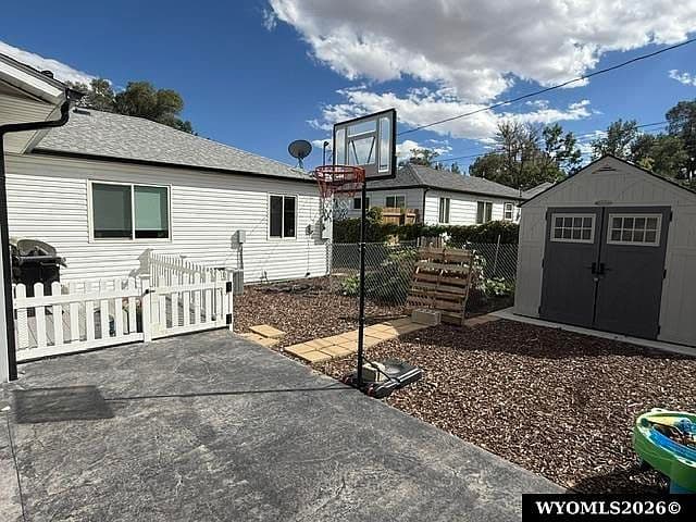 240 Bramwell St photo 5