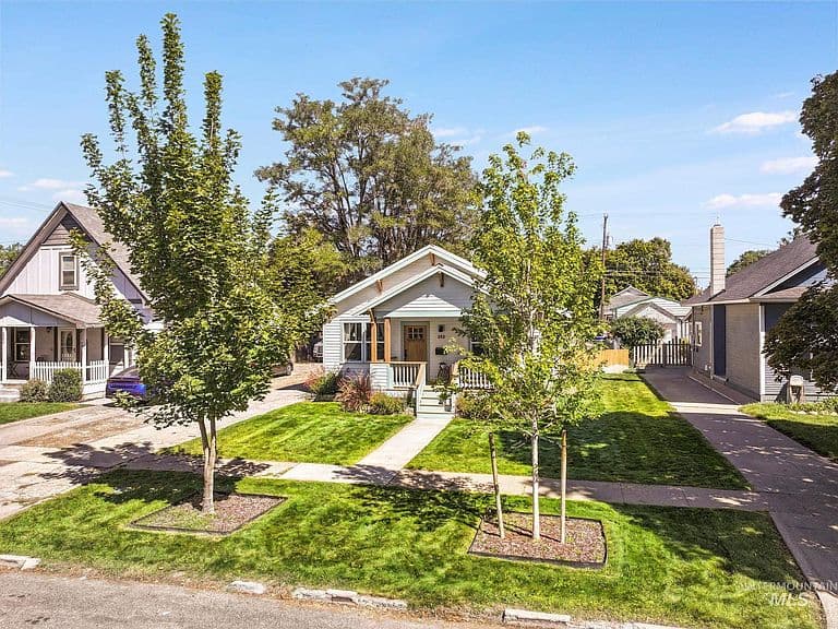 252 7th Ave N photo 2