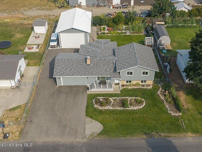 9670 N Meadow Way photo 3