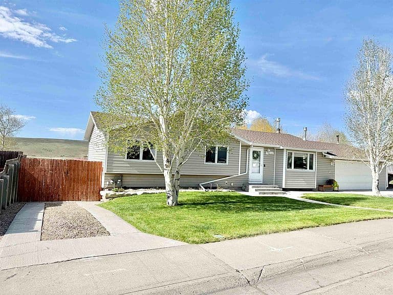 1410 Coulson Ave photo 2