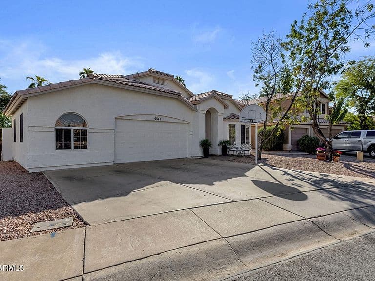1547 W BAHIA Court photo 4