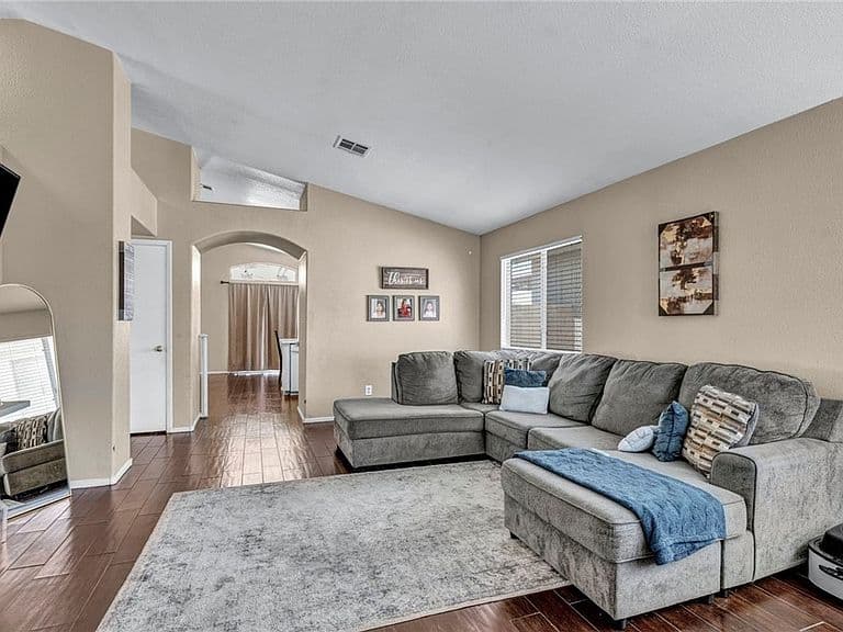 2859 Mount Hope Dr photo 3