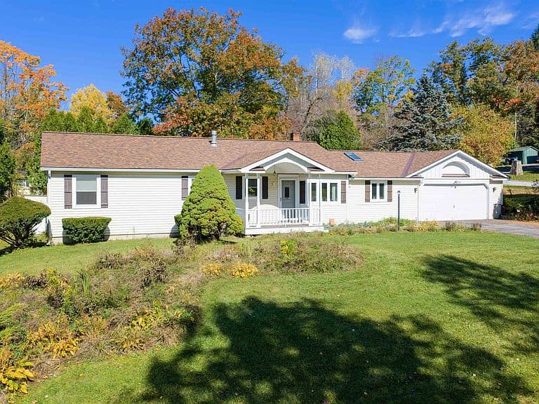 19 Elmwood Drive photo 3