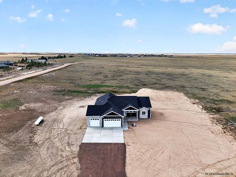 2056 Mammoth Rd photo 1
