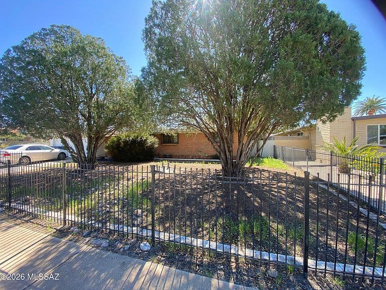 7862 E Lee St photo 1