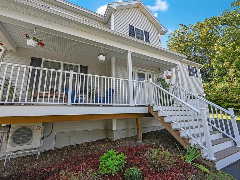 151 Colden Road photo 3